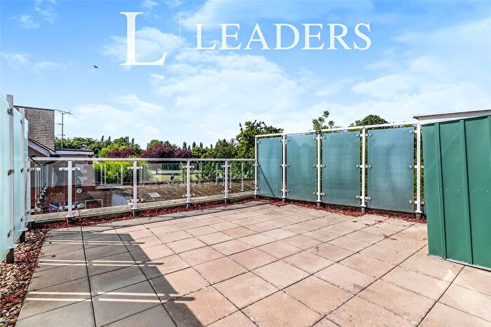 2 Bedroom Flat For Sale In Ewell Road, Cheam, Sutton, SM3