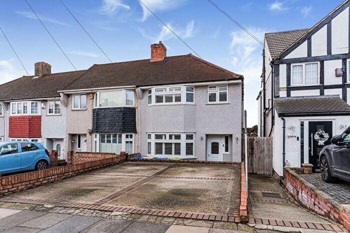 3 Bedroom End Terrace House For Sale In Ridgeway West, Blackfen, Sidcup, DA15