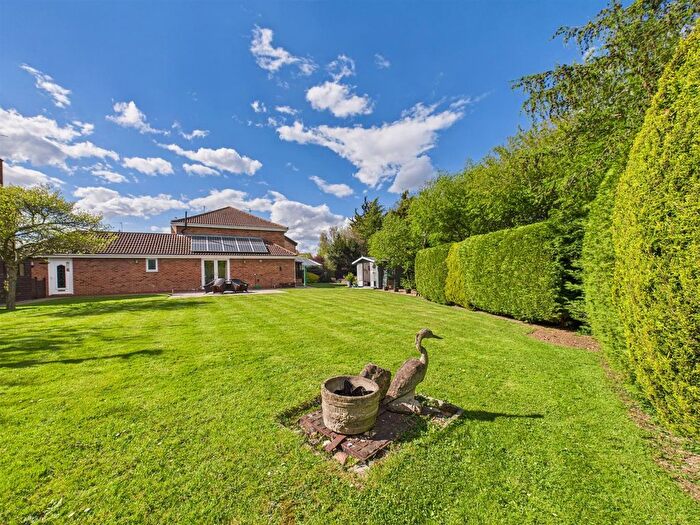 5 Bedroom Detached House For Sale In Troutbeck Close, Peterborough, PE4