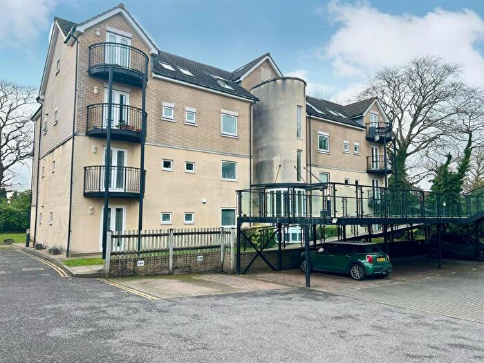 2 Bedroom Flat For Sale In Hulse Road, Banister Park. Southampton, SO15