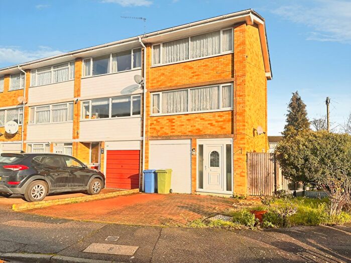 3 Bedroom Town House For Sale In Millfield, Sittingbourne, ME10