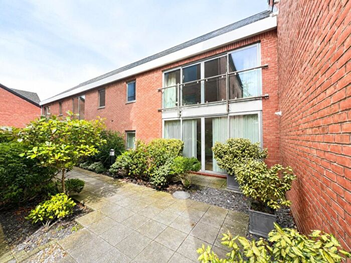 2 Bedroom Flat To Rent In The Gate House, FY8