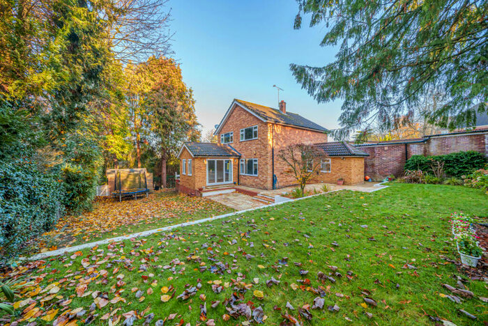 4 Bedroom Detached House To Rent In St. Johns Rise, Woking, GU21