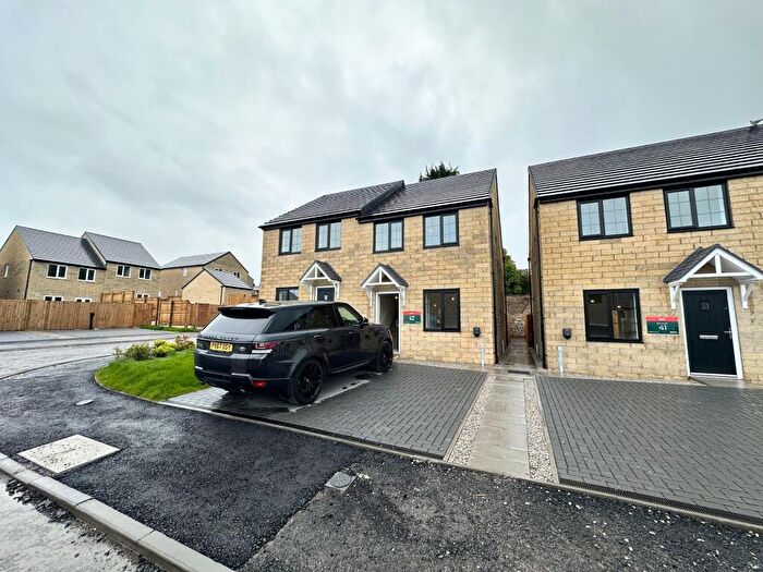 3 Bedroom Semi-Detached House To Rent In Bancroft Close, Earby, BB18