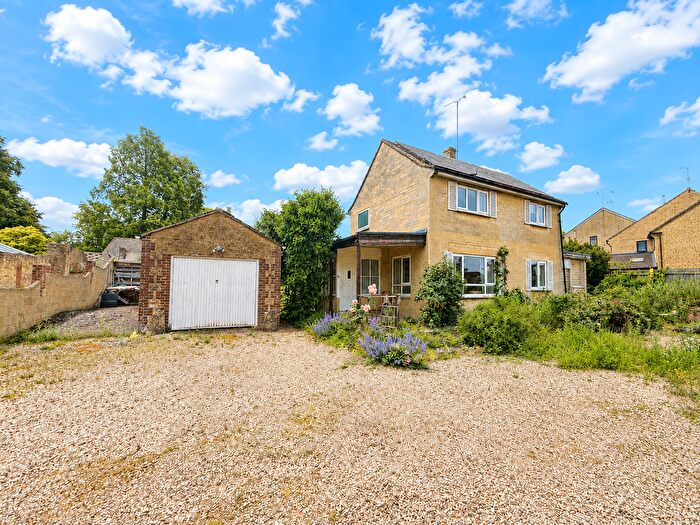 3 Bedroom Detached House For Sale In Trenchard Road, Stanton Fitzwarren, Wiltshire, SN6