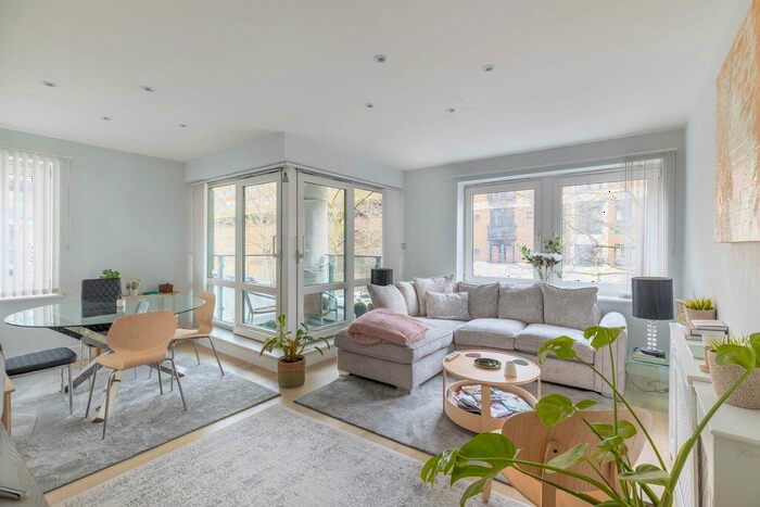 2 Bedroom Flat To Rent In Warren House, Kensington, W14