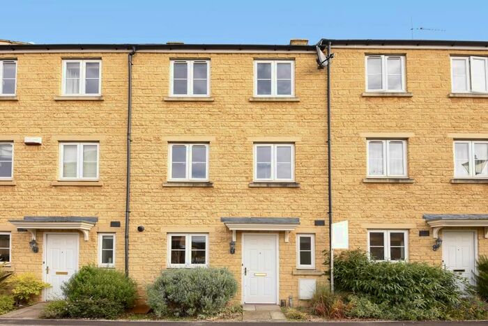 3 Bedroom Terraced House To Rent In Ashcombe Crescent, Witney, OX28
