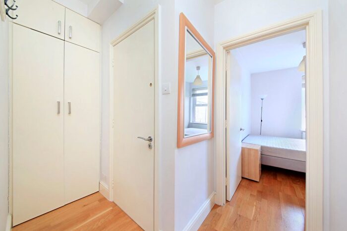 1 Bedroom Flat To Rent In Upper Richmond Road West, Sheen, SW14