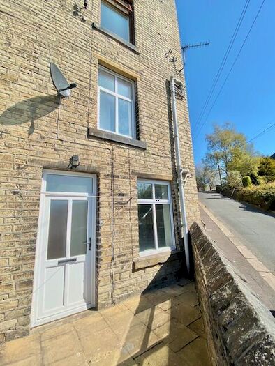 2 Bedroom House To Rent In Lane Ends Terrace, Halifax, HX3