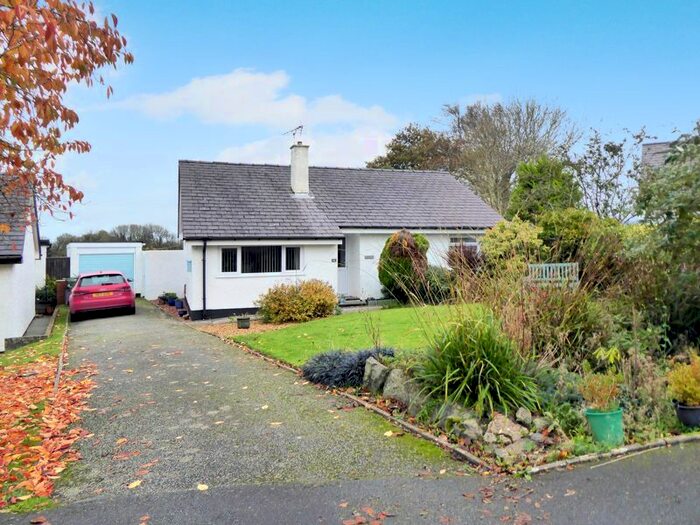 3 Bedroom Detached House For Sale In Stad Plas Hen, Llanddaniel, Gaerwen LL60