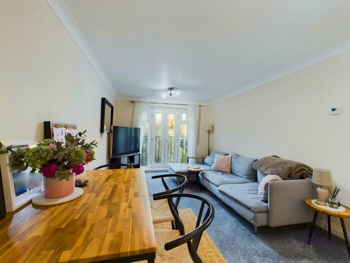 2 Bedroom Apartment To Rent In Addlestone, Surrey, KT15