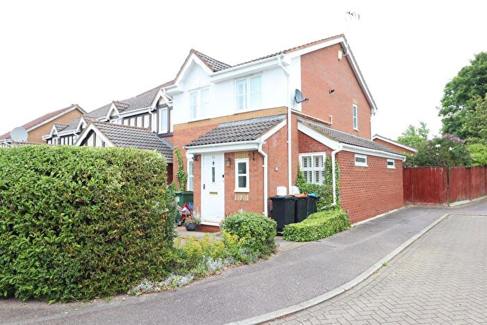 3 Bedroom Detached House For Sale In Heydon Court, Bradville, Milton Keynes, MK13