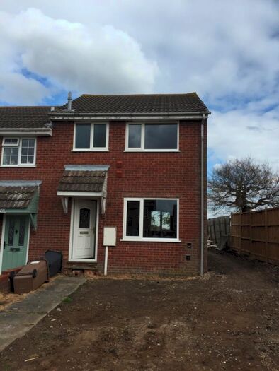 3 Bedroom Semi-Detached House For Sale In Edmunds Road, NG34