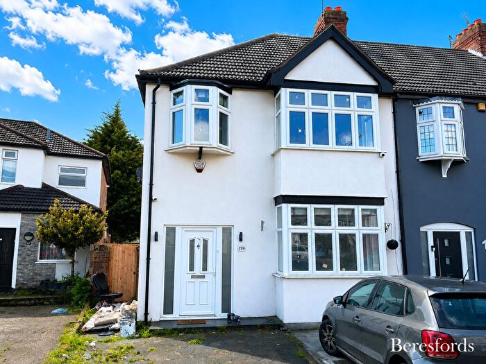 3 Bedroom Semi-Detached House To Rent In Hornchurch Road, RM12