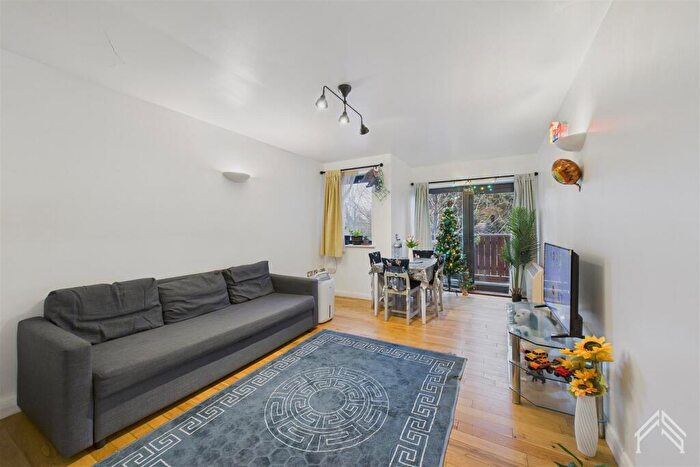 2 Bedroom Apartment For Sale In Peterborough Road, Harrow, HA1