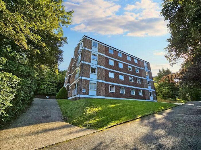 2 Bedroom Flat To Rent In Cedar Court, Haslemere, GU27