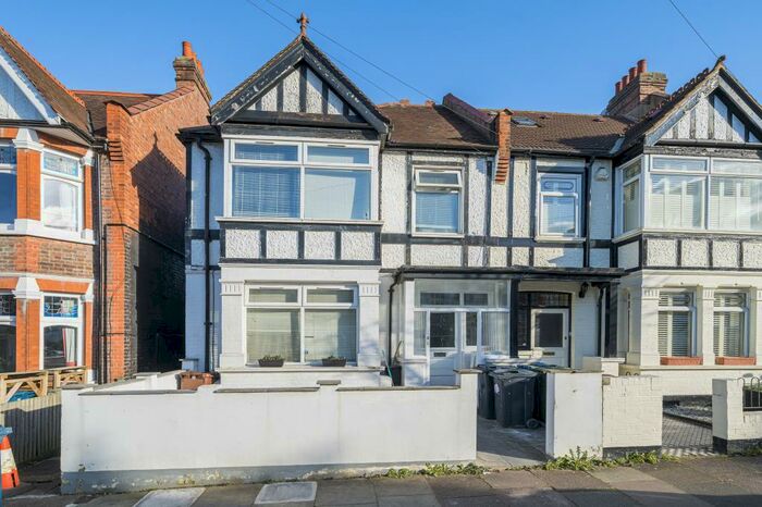 Apartment To Rent In Devonshire Avenue, Harrow, HA1