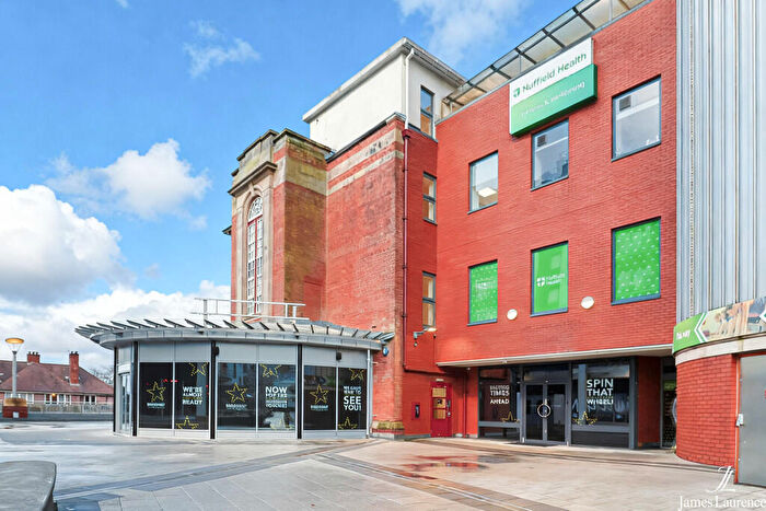 1 Bedroom Apartment To Rent In The Green Apartments, Broadway Plaza, B16