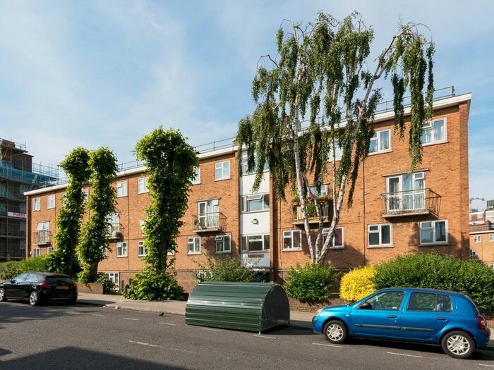 3 Bedroom Maisonette To Rent In Nottingham House, Portland Rise, Manor House, N4