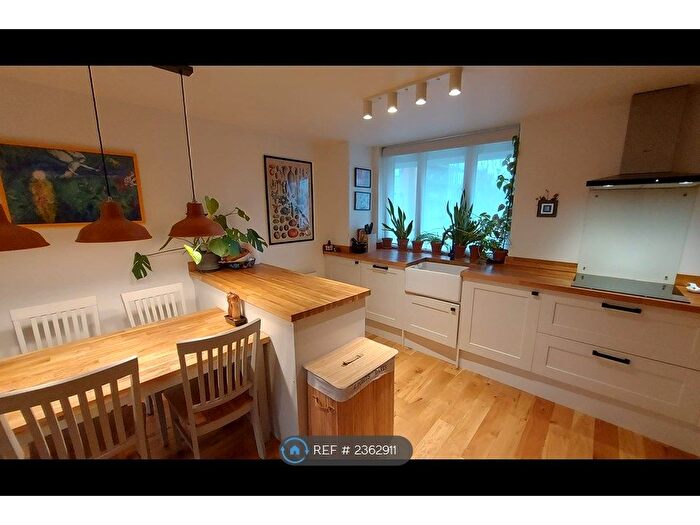 2 Bedroom Flat To Rent In Lockwood Square, London, SE16