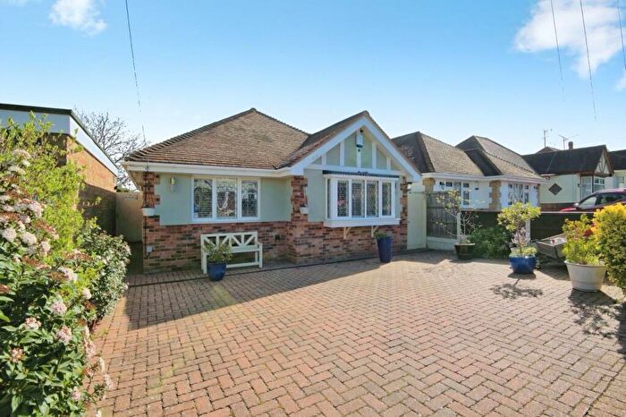 4 Bedroom Detached Bungalow For Sale In Clifton Road, Rochford, SS4