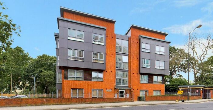 2 Bedroom Flat To Rent In Pegler Way, Town Centre, RH11