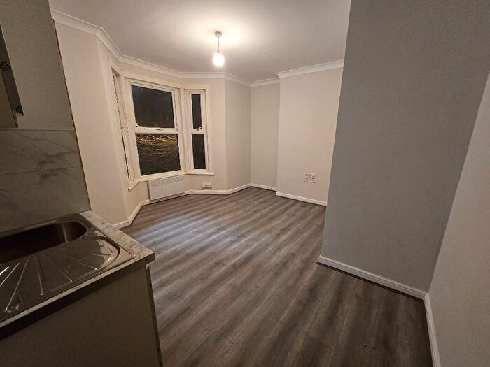 Studio To Rent In Sach Road, London, E5