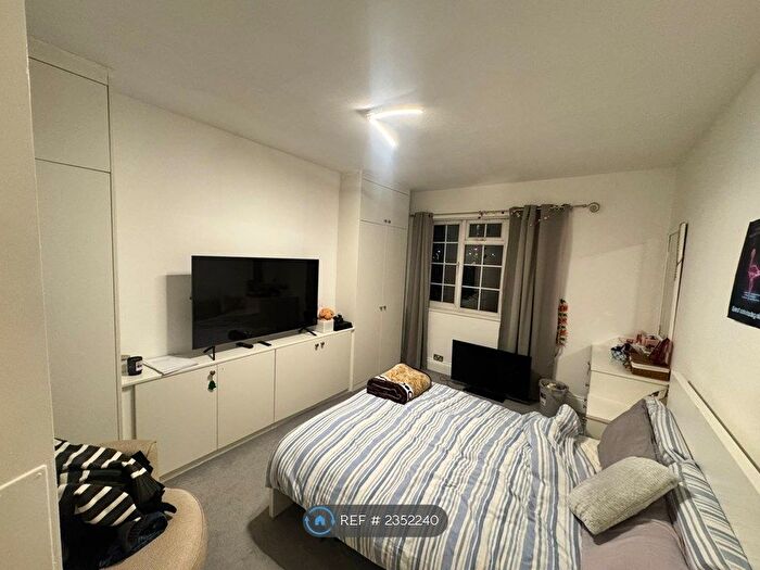 2 Bedroom Flat To Rent In Danescroft, London, NW4