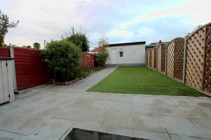 5 Bedroom Terraced House To Rent In Holne Chase, Morden, SM4