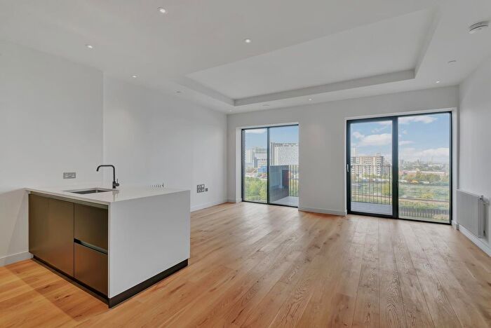 2 Bedroom Flat For Sale In Modena House, London City Island, London, E14