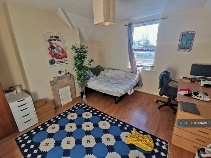 6 Bedroom End Of Terrace House To Rent In Midland Avenue, Nottingham, NG7