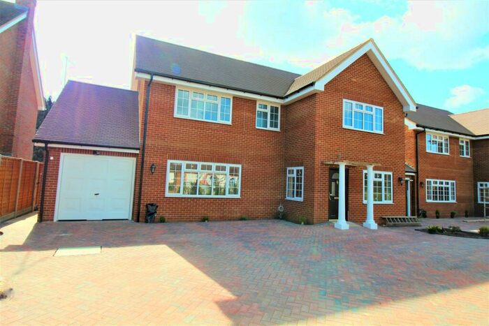 5 Bedroom Detached House To Rent In Ashbury Close, Hatfield, AL10