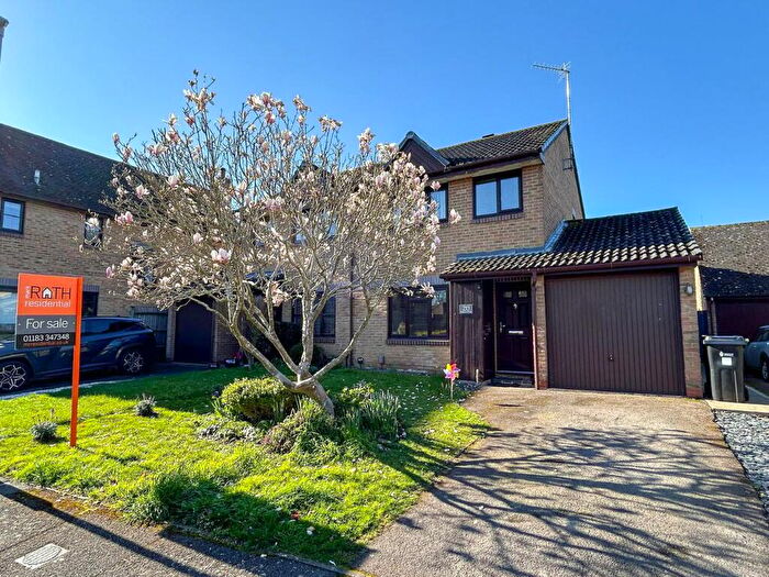 3 Bedroom Semi Detached House For Sale In Deacon Close, Wokingham, RG40