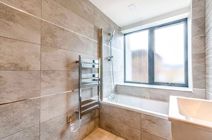 1 Bedroom Flat To Rent In Brentford High Street, Brentford, TW8