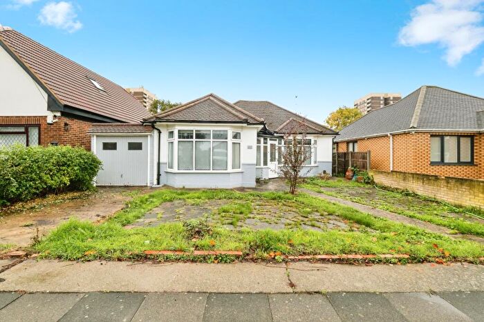 3 Bedroom Bungalow For Sale In Coleridge Road, Romford, Essex, RM3