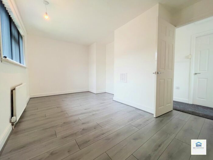 2 Bedroom End Of Terrace House To Rent In Milnroy Road, Leicester, LE5