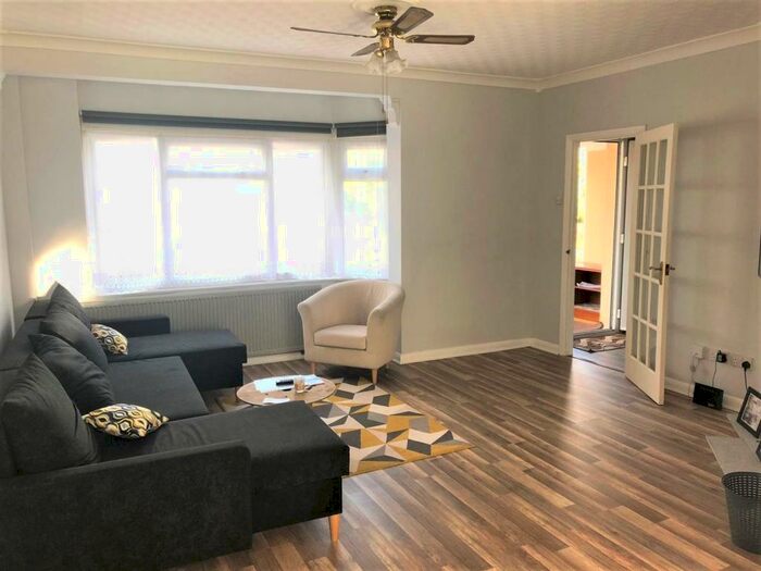 3 Bedroom Semi-Detached House To Rent In Somersham Road, Bexleyheath, DA7