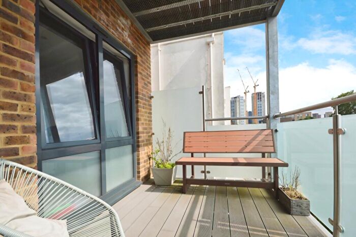 2 Bedroom Flat To Rent In Lennard Road Croydon, CR0