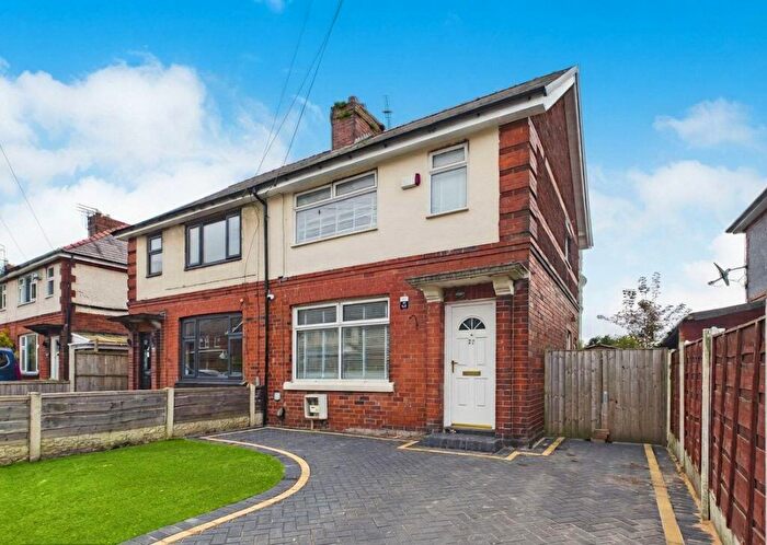 3 Bedroom Semi-Detached House For Sale In Wardley Avenue, Worsley, Manchester, M28