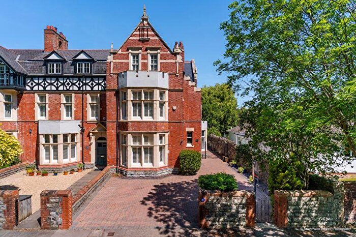 6 Bedroom Semi-Detached House For Sale In Victoria Square, Penarth, CF64