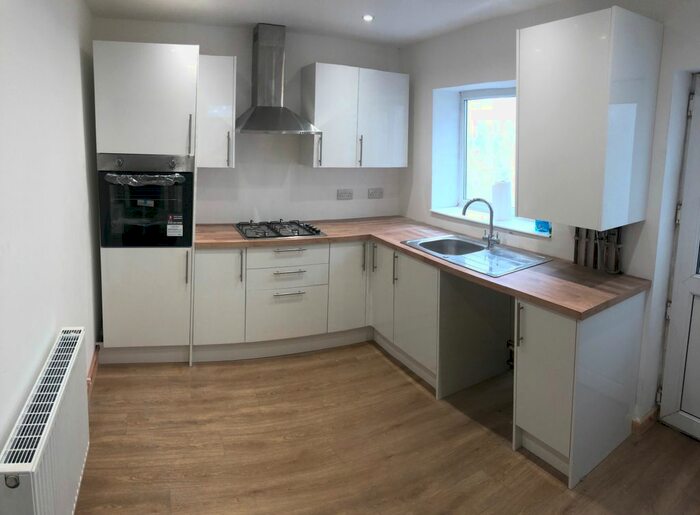 3 Bedroom Property To Rent In Carmarthen Road, Cwmdu, Swansea, SA5