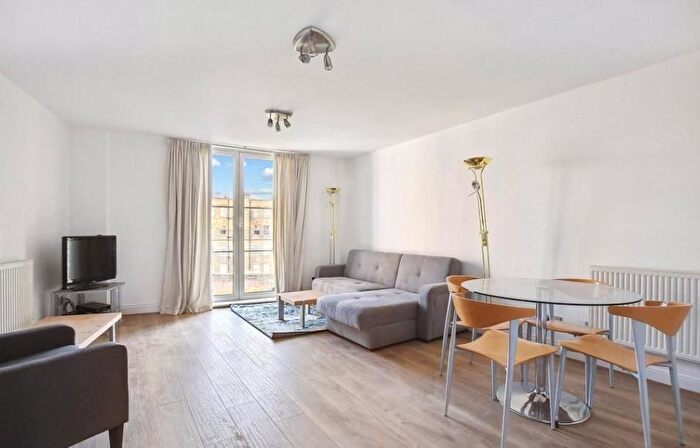 3 Bedroom Flat To Rent In Palgrave Gardens, Marylebone, London, NW1