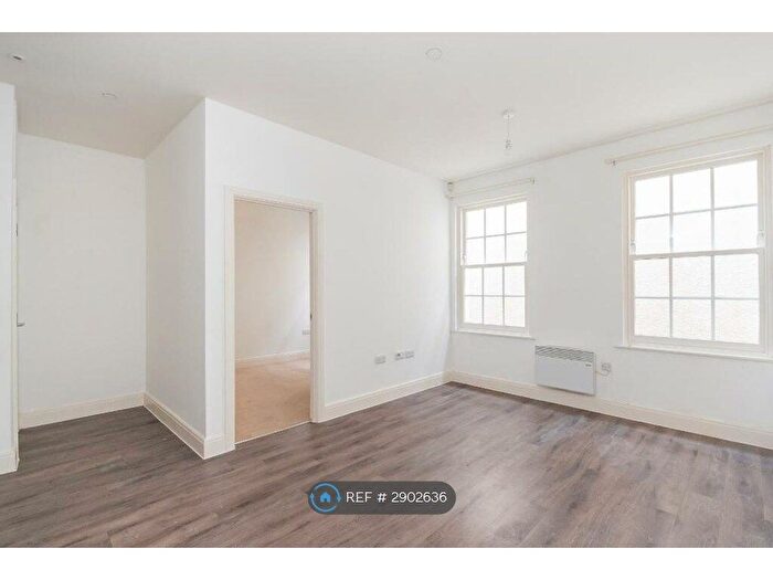 1 Bedroom Flat To Rent In Century Place, Bristol, BS2