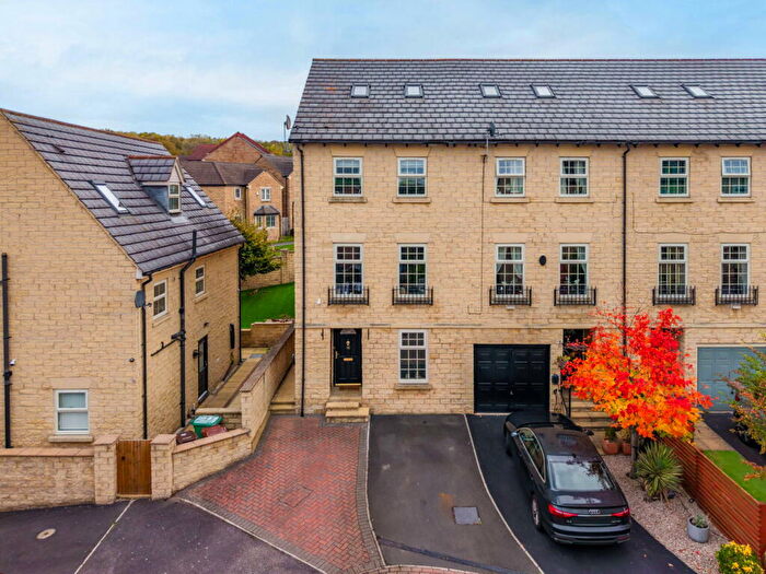 4 Bedroom Town House For Sale In Hepworth Close, Barnsley, Woolley Grange, S75