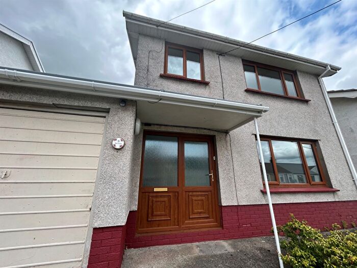3 Bedroom Detached House For Sale In Pen Y Lan, Penclawdd, Swansea, SA4