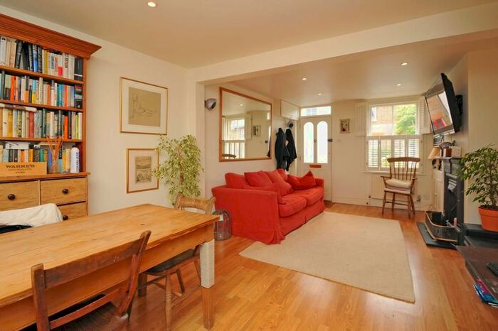 2 Bedroom Cottage To Rent In Albert Road, Richmond, TW10