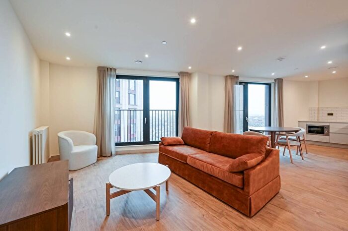 2 Bedroom Flat To Rent In Walthamstow Central, Walthamstow, E17