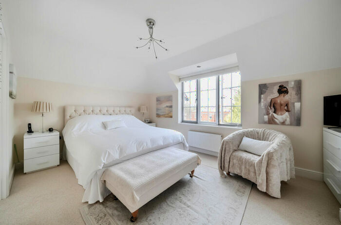 2 Bedroom Flat For Sale In Chilbolton Avenue, Winchester, Hampshire, SO22