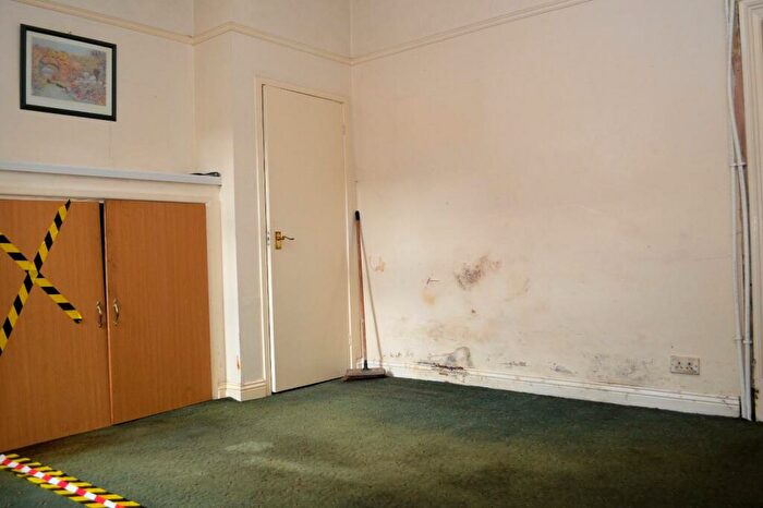 2 Bedroom Terraced House For Sale In Gainsborough Avenue, Oldham, OL8