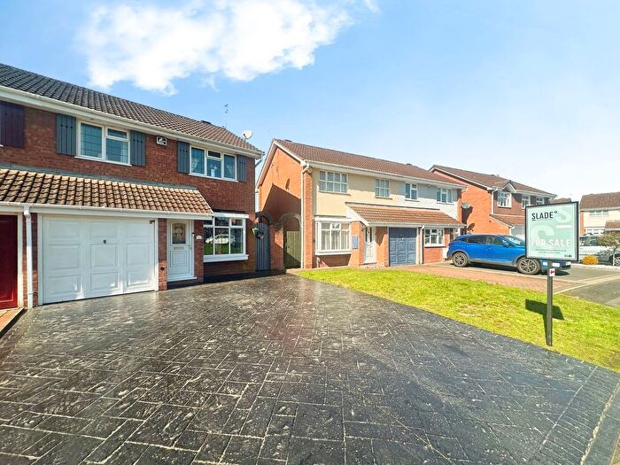 3 Bedroom Semi Detached House For Sale In Stenbury Close, Moseley Parklands, Wolverhampton, WV10